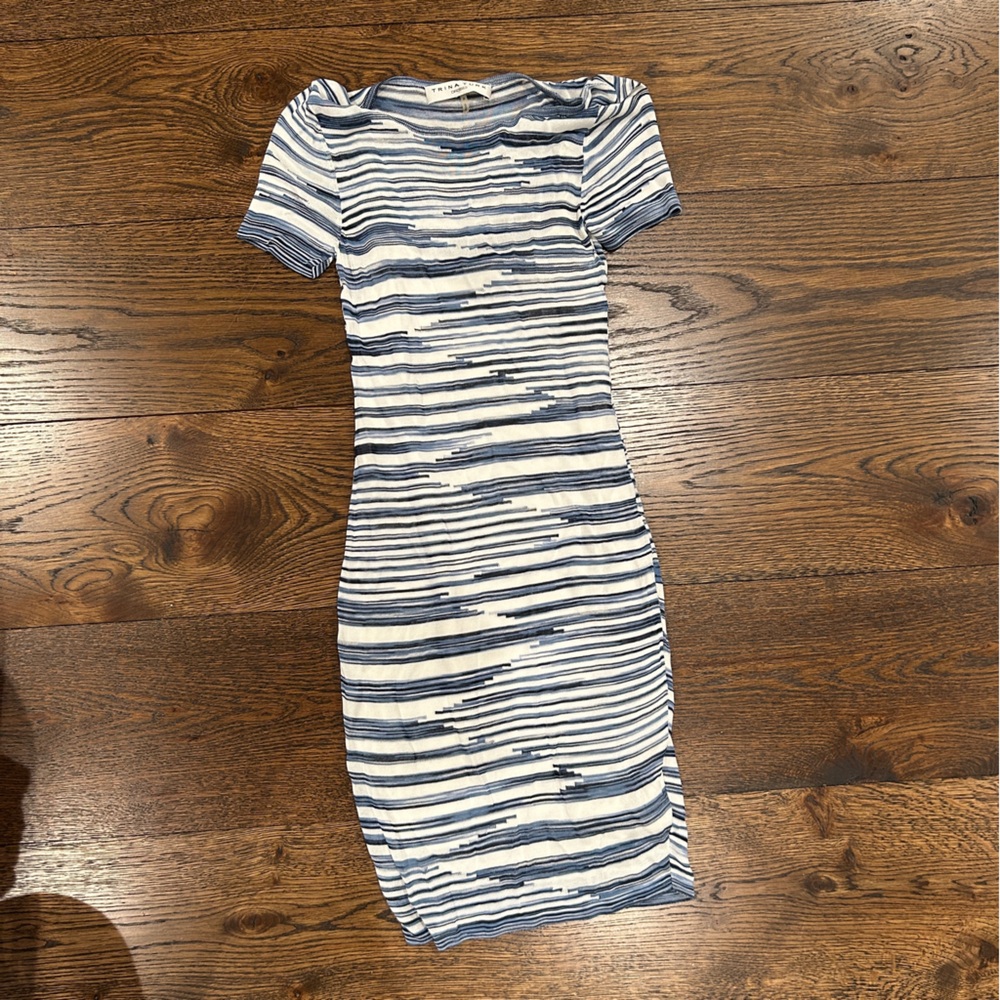 Trina Turk fitted white and blue pattern dress